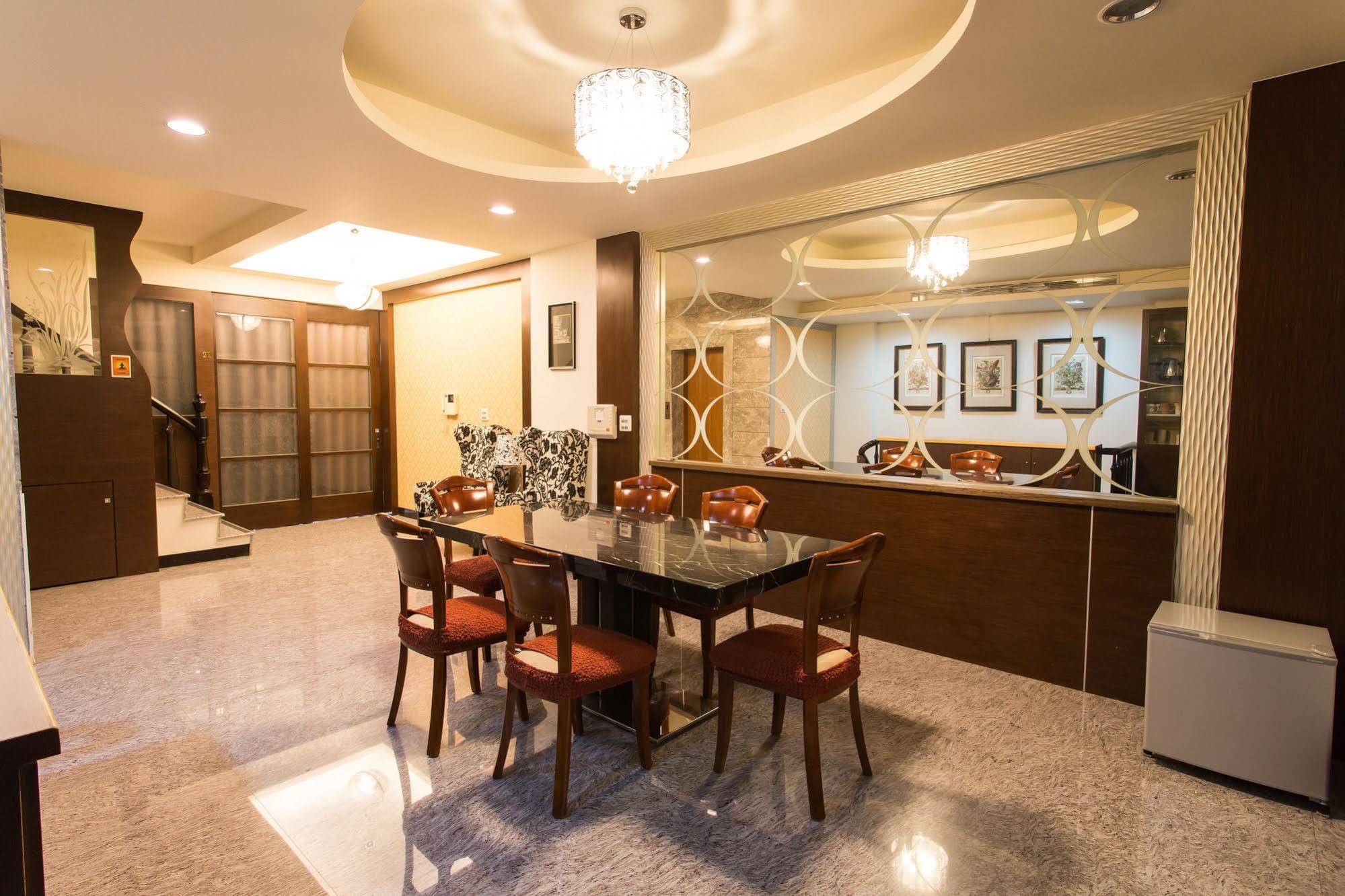 Bed and Breakfast Eureka Tainan Esterno foto