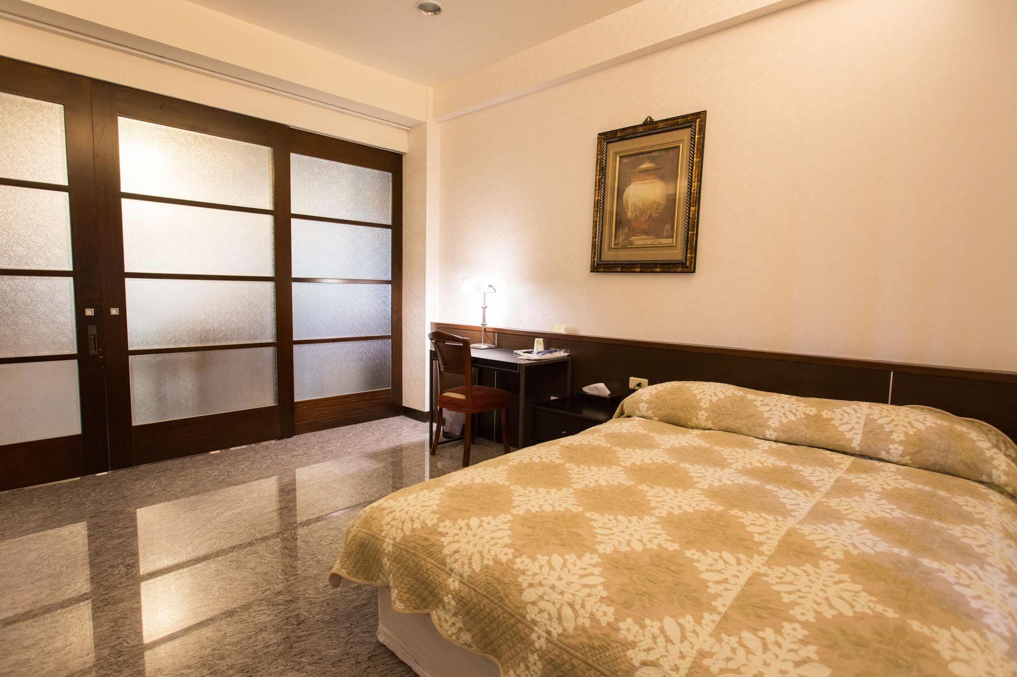 Bed and Breakfast Eureka Tainan Esterno foto