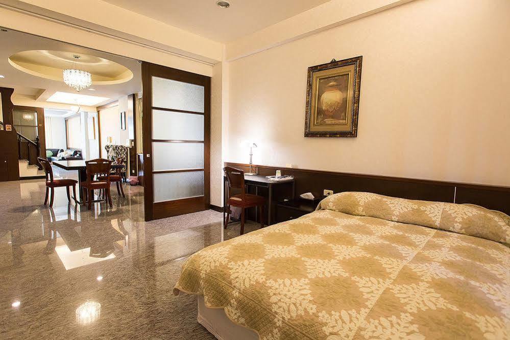 Bed and Breakfast Eureka Tainan Esterno foto